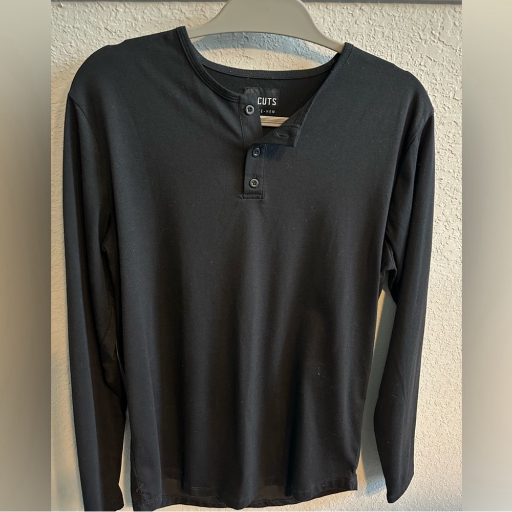 Like new Cuts Clothing Henley t-shirt. Worn once or twice in like new condition.